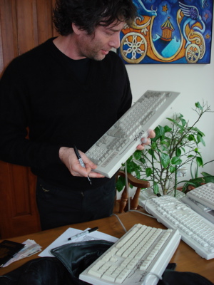Gaiman and keyboard